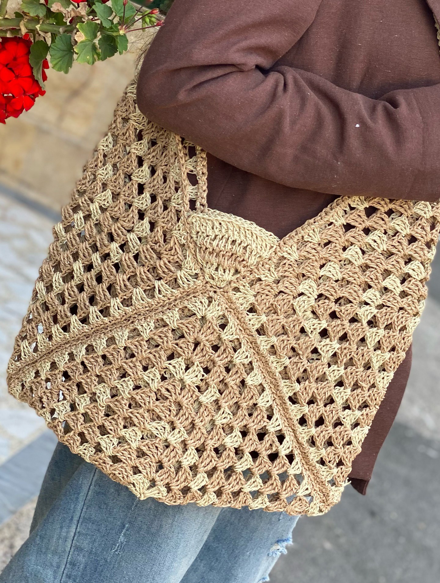 کیف رافیا دو رنگ مدل توبره ای توری