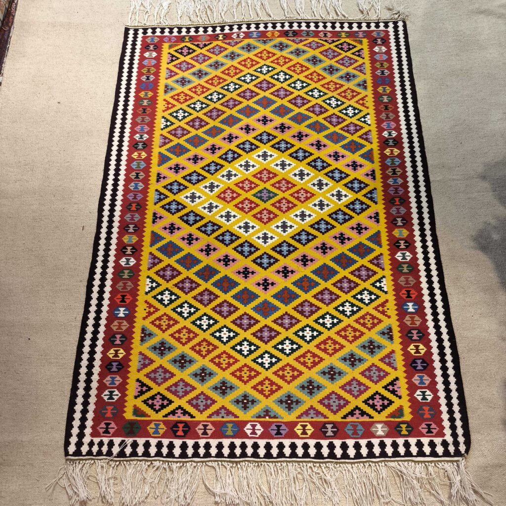 گلیم مرینوس زرد حوض در حوض کد B10768