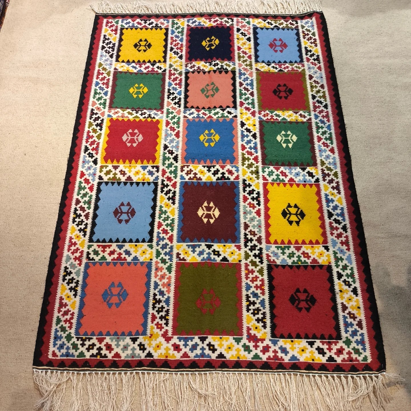 گلیم مرینوس طرح خشتی
